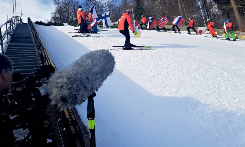 Die traditionelle Fahnenabfahrt vor dem Wettkampf